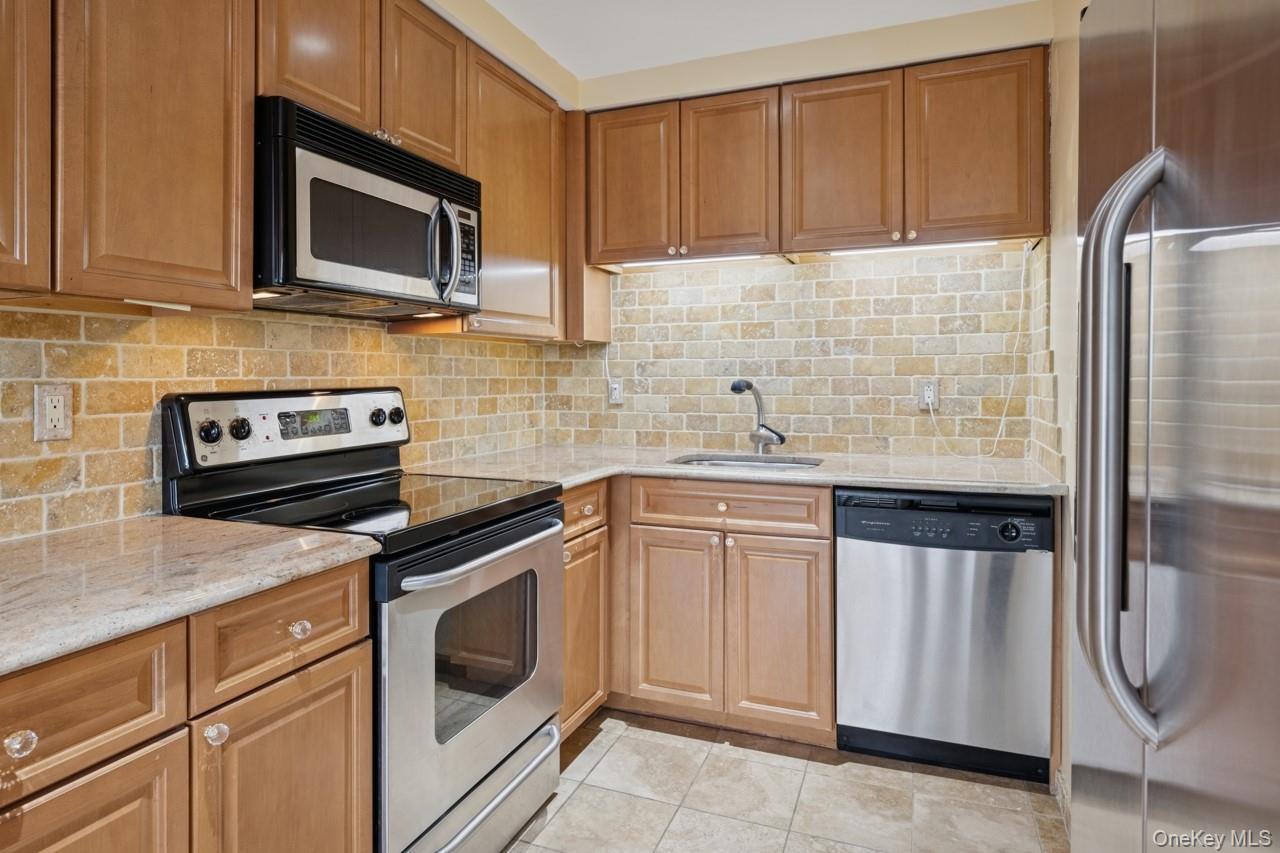 #6 photo, 166-26 Powells Cove Boulevard, Beechhurst , NY 11357