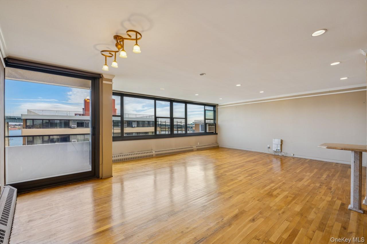 #7 photo, 166-26 Powells Cove Boulevard, Beechhurst , NY 11357