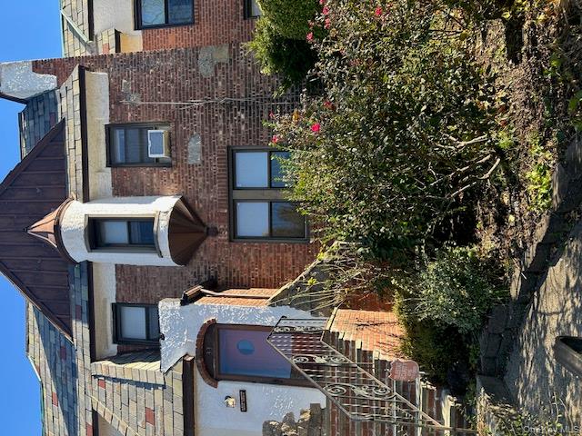 #1 photo, 33 Dartmouth Street, Valley Stream , NY 11581