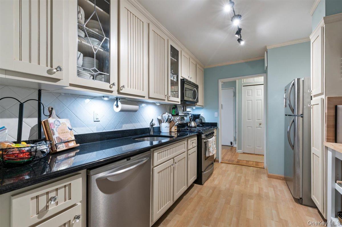 #13 photo, 700 Shore Road, ناسو Long Beach , NY 11561