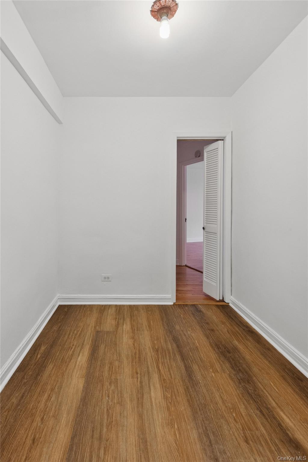 #12 photo, 69-40 Yellowstone Boulevard, Forest Hills , NY 11375