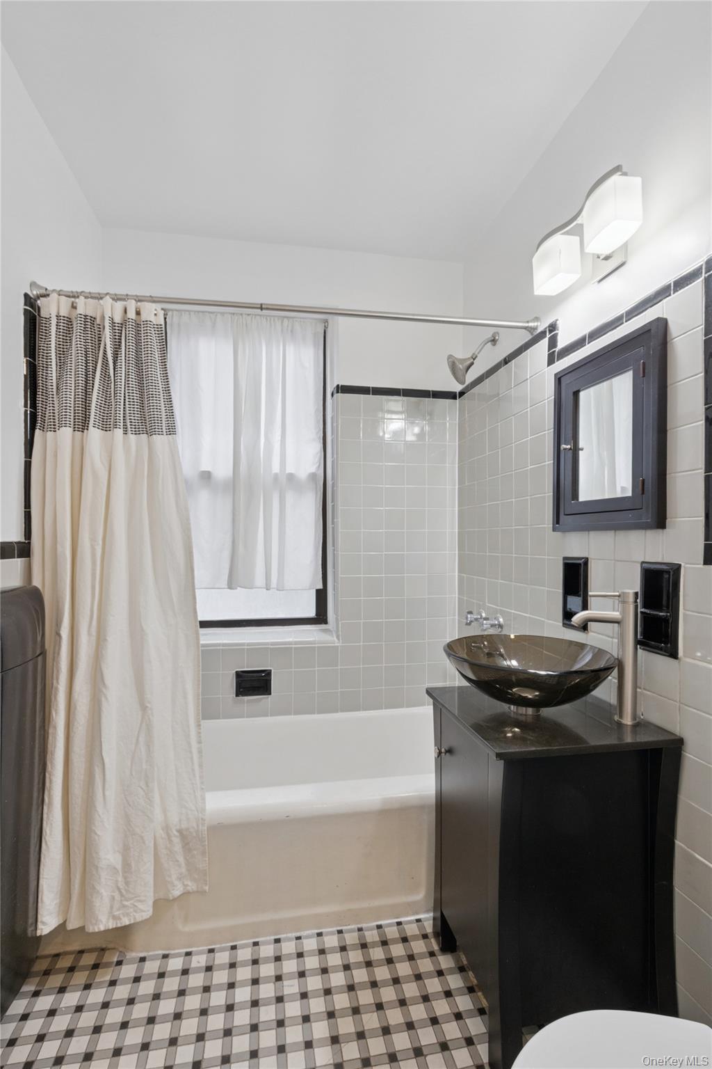 #14 photo, 69-40 Yellowstone Boulevard, Forest Hills , NY 11375