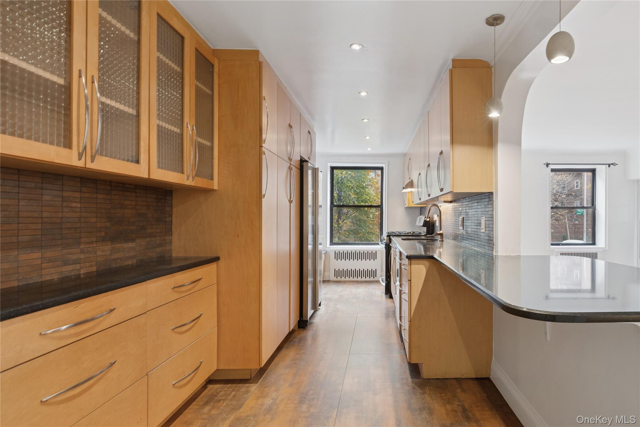 #7 photo, 69-40 Yellowstone Boulevard, Forest Hills , NY 11375