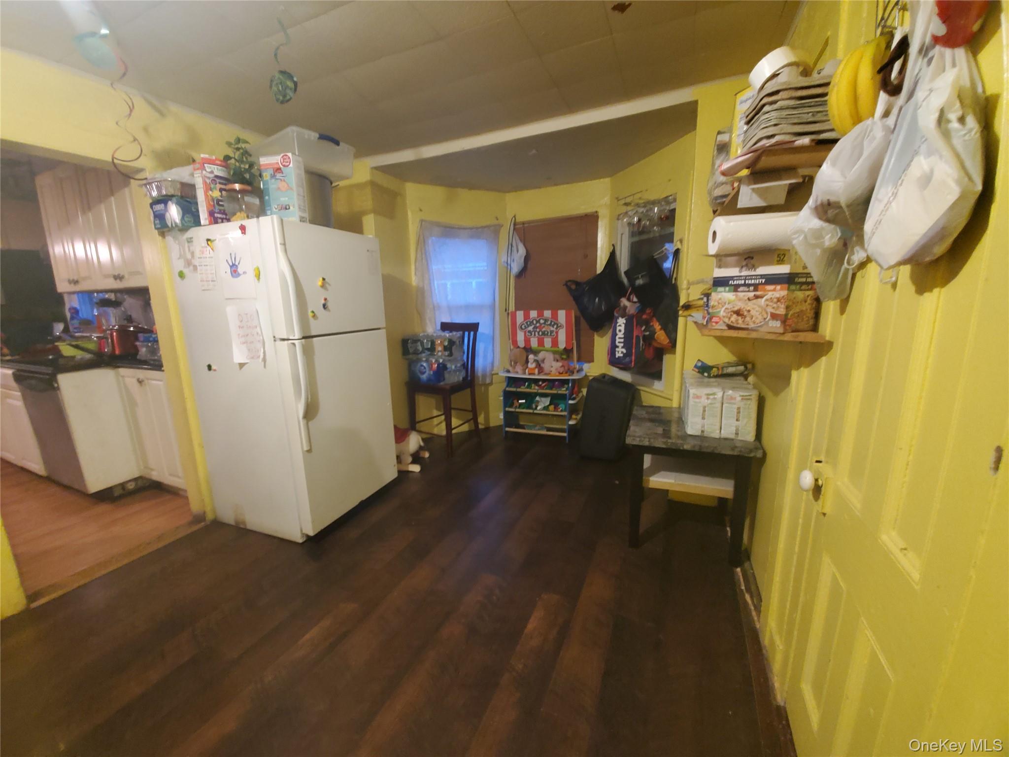 #4 photo, 418-420 Lincoln Street, Riverhead , NY 11901