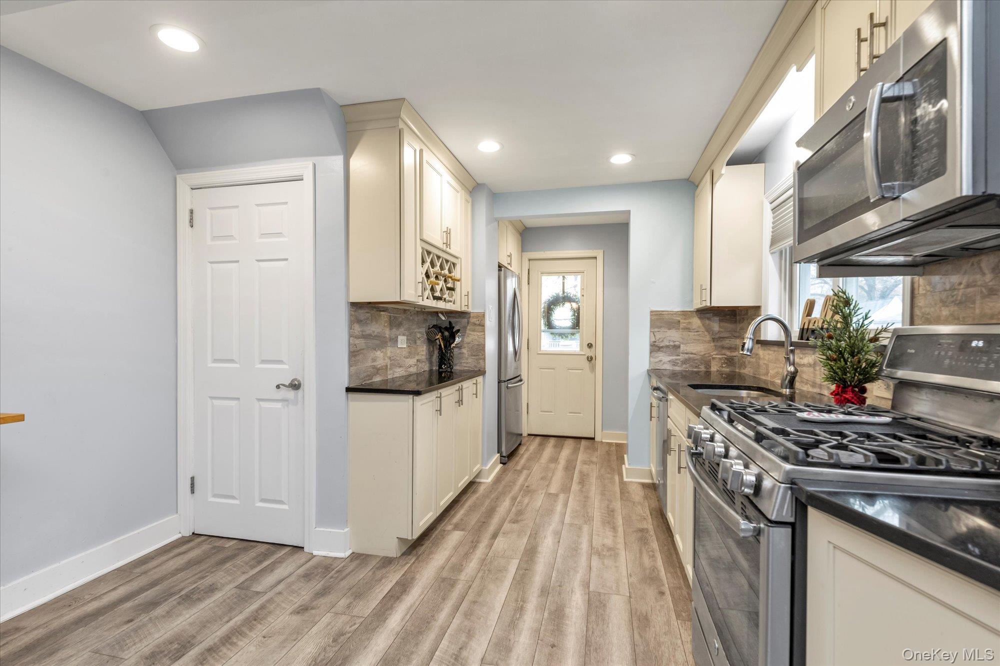 #8 photo, 100 Nassau Avenue, Malverne , NY 11565