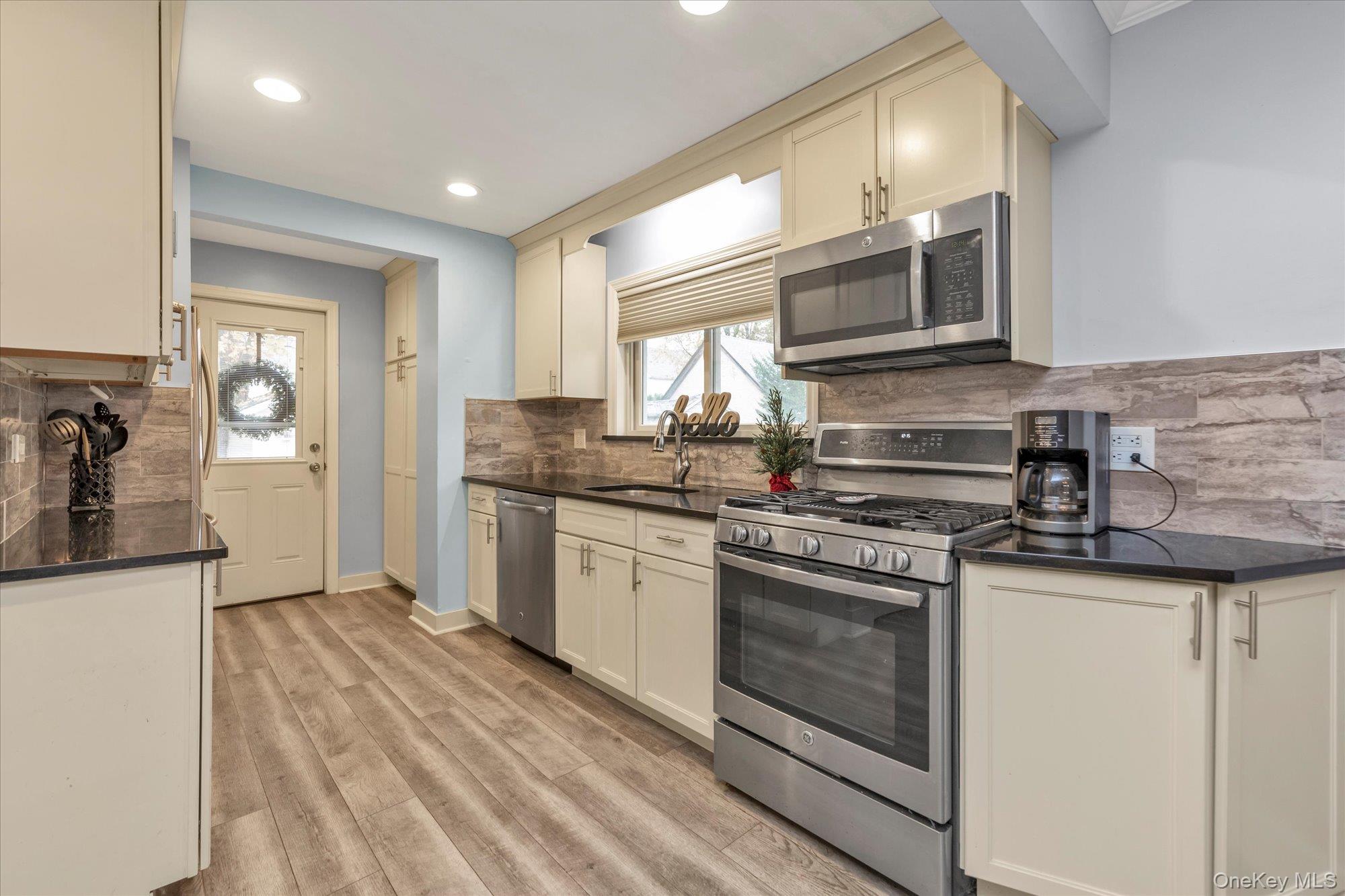 #9 photo, 100 Nassau Avenue, Malverne , NY 11565