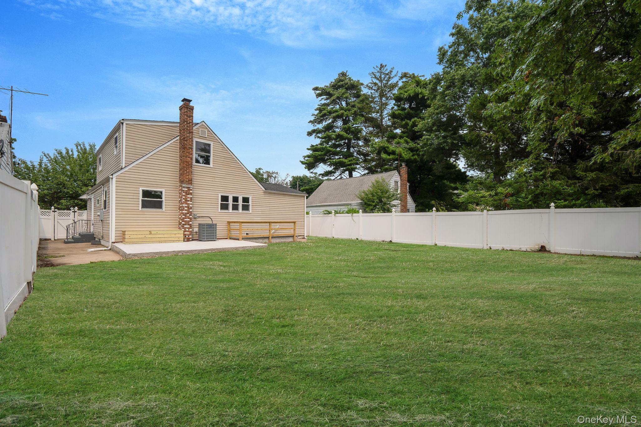 #10 photo, 215 W Marie Street, Hicksville , NY 11801