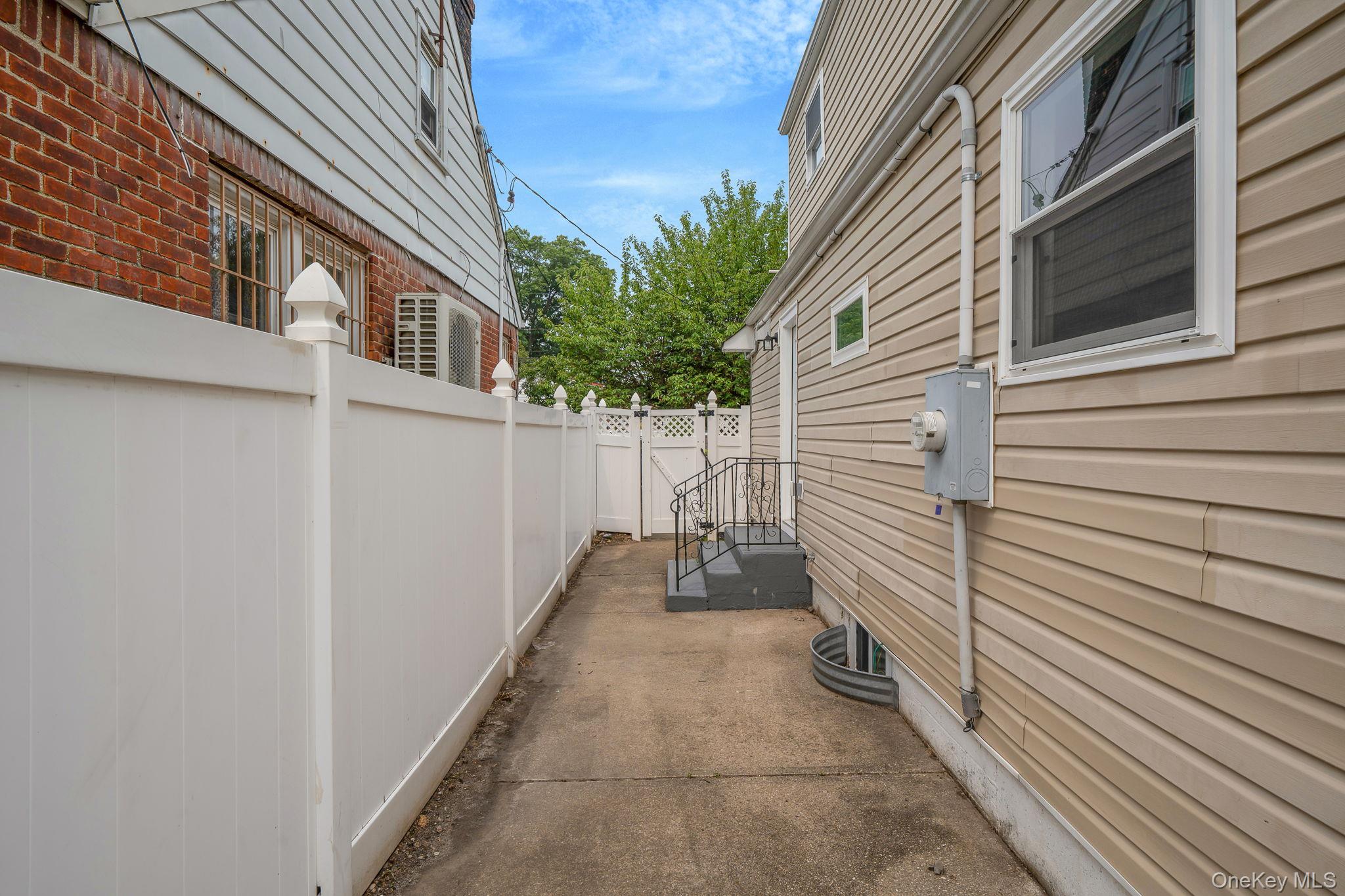 #11 photo, 215 W Marie Street, Hicksville , NY 11801