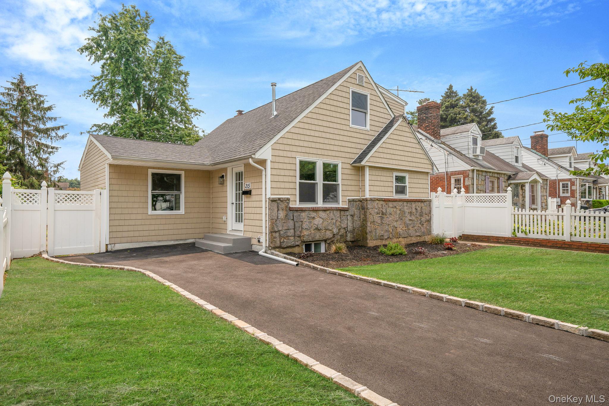 #2 photo, 215 W Marie Street, Hicksville , NY 11801