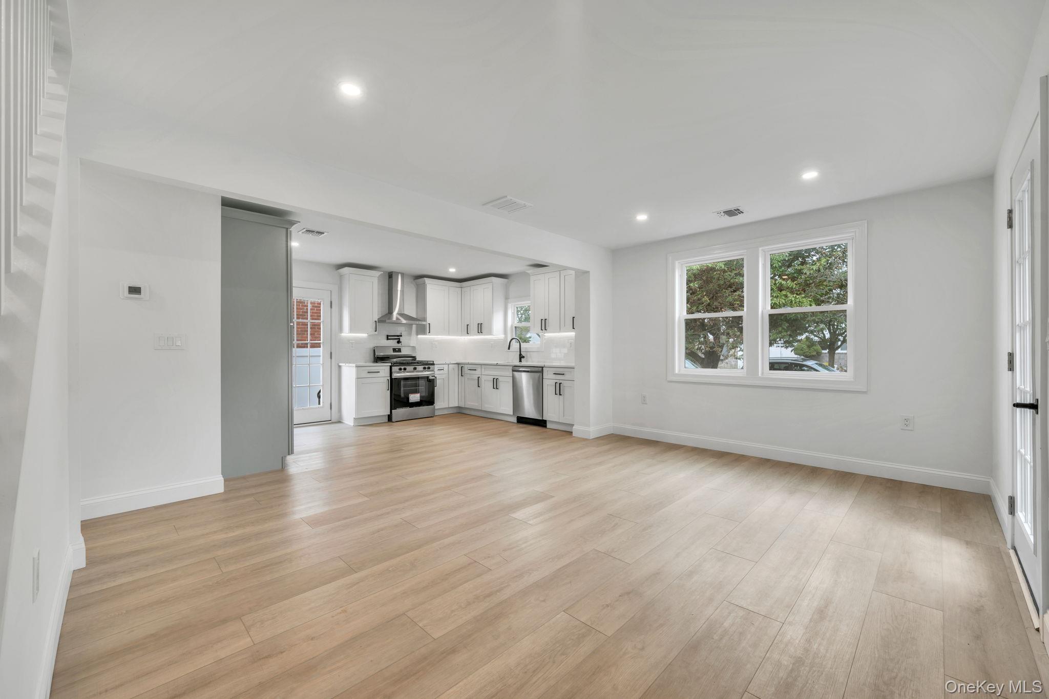 #4 photo, 215 W Marie Street, Hicksville , NY 11801