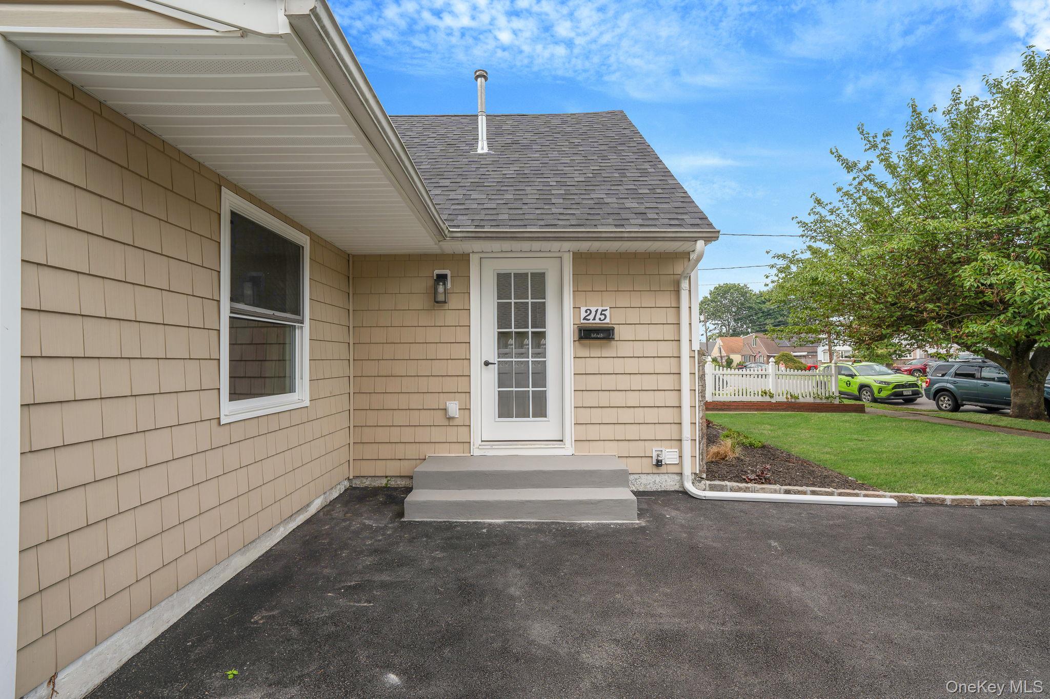 #7 photo, 215 W Marie Street, Hicksville , NY 11801