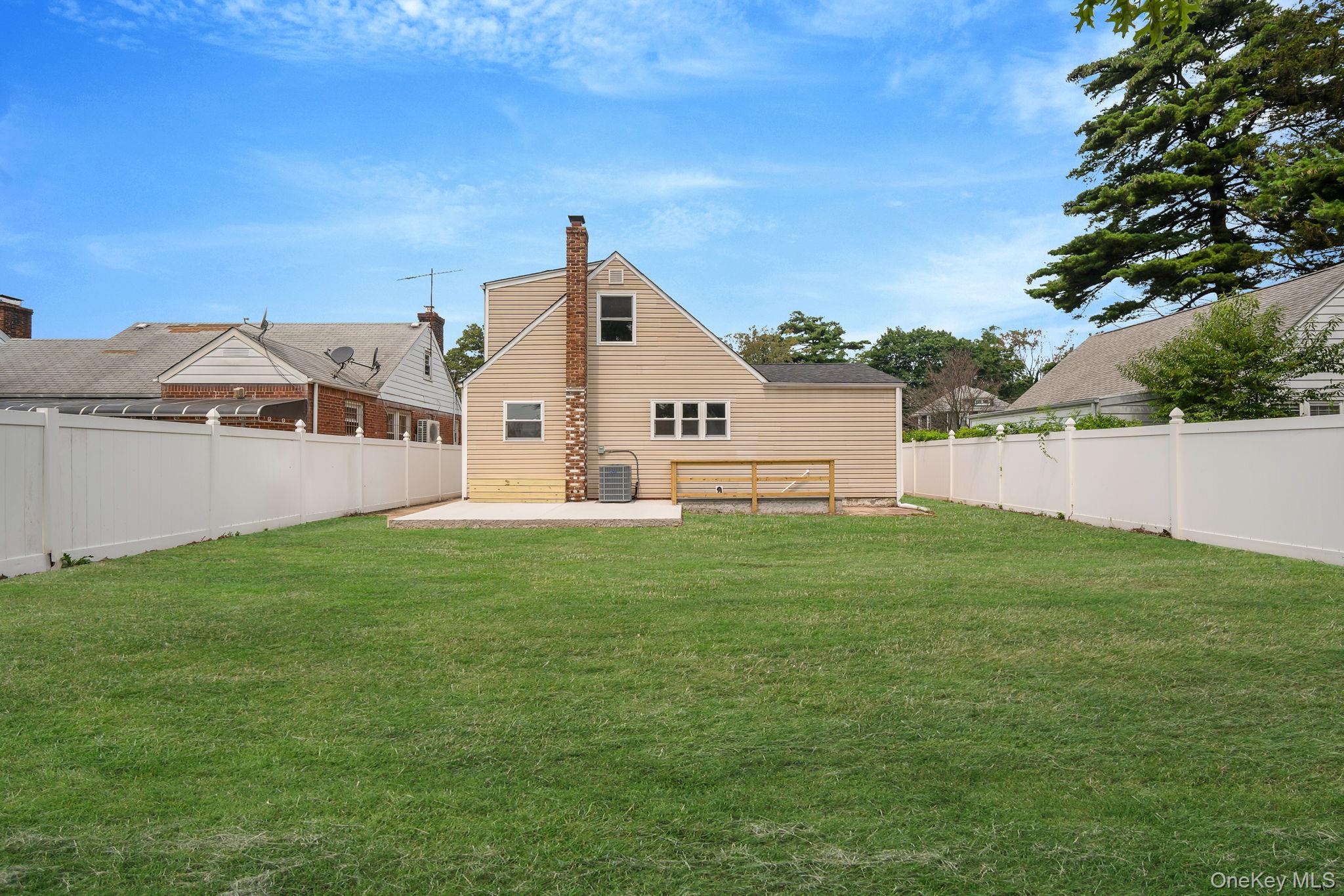 #9 photo, 215 W Marie Street, Hicksville , NY 11801