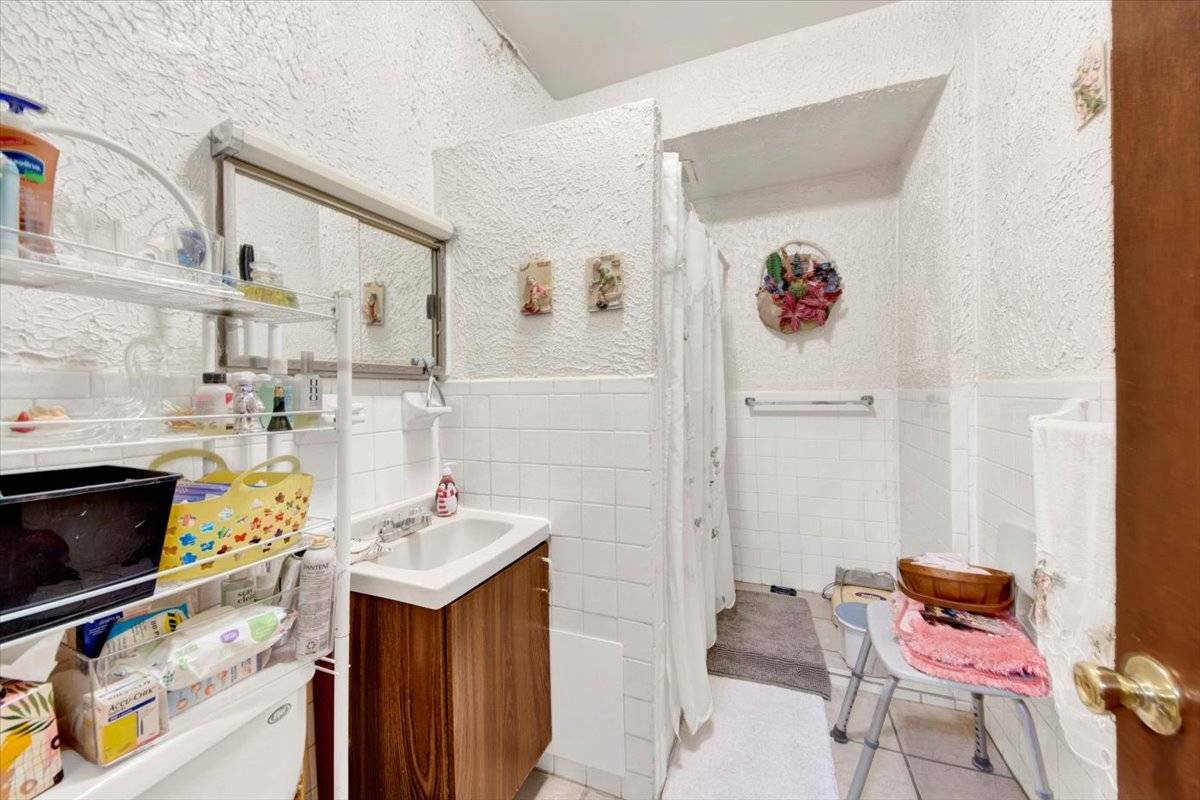 #14 photo, 1238 Colgate Ave, برونكس Bronx , NY 10472