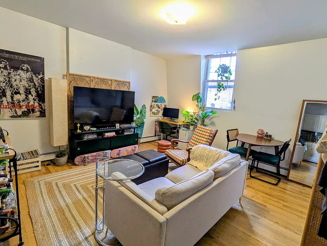 #1 photo, 80 MONTAGUE Street, Brooklyn Heights , NY 11201