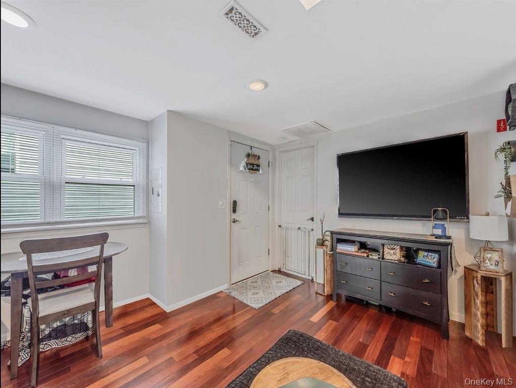 #2 photo, 450 S Fulton Avenue, Lindenhurst , NY 11757