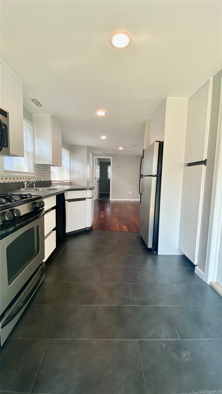 #4 photo, 450 S Fulton Avenue, Lindenhurst , NY 11757