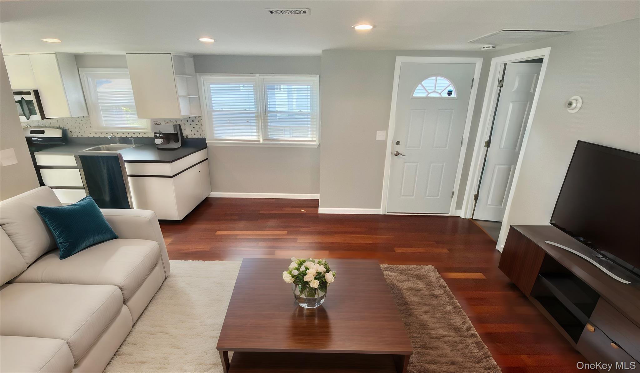 #5 photo, 450 S Fulton Avenue, Lindenhurst , NY 11757