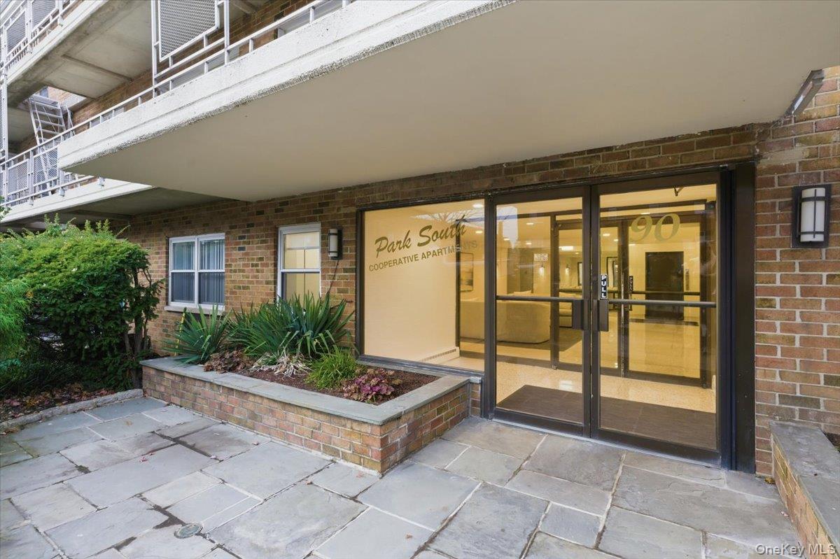 #1 photo, 90 S Park Avenue, Rockville Centre , NY 11570