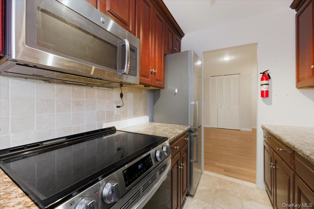 #11 photo, 90 S Park Avenue, Rockville Centre , NY 11570