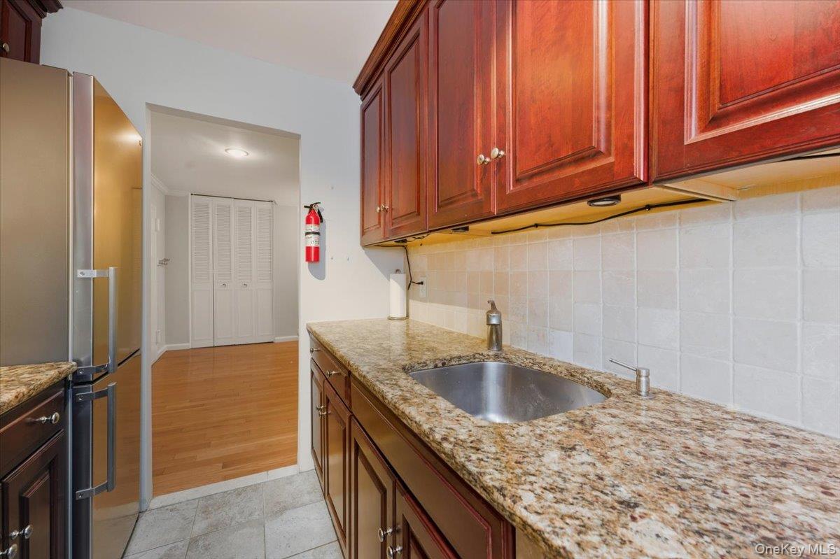 #12 photo, 90 S Park Avenue, Rockville Centre , NY 11570