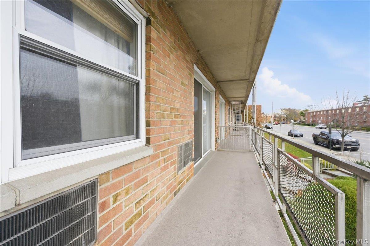 #17 photo, 90 S Park Avenue, Rockville Centre , NY 11570