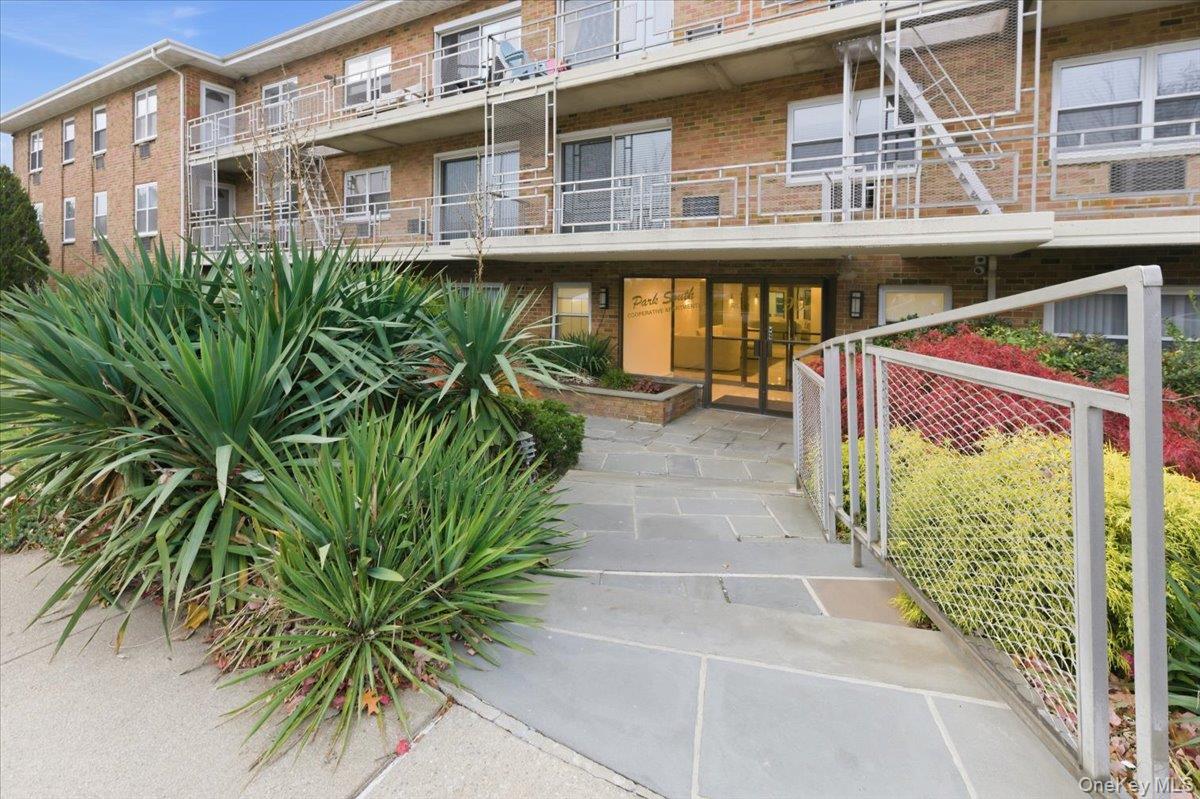 #2 photo, 90 S Park Avenue, Rockville Centre , NY 11570