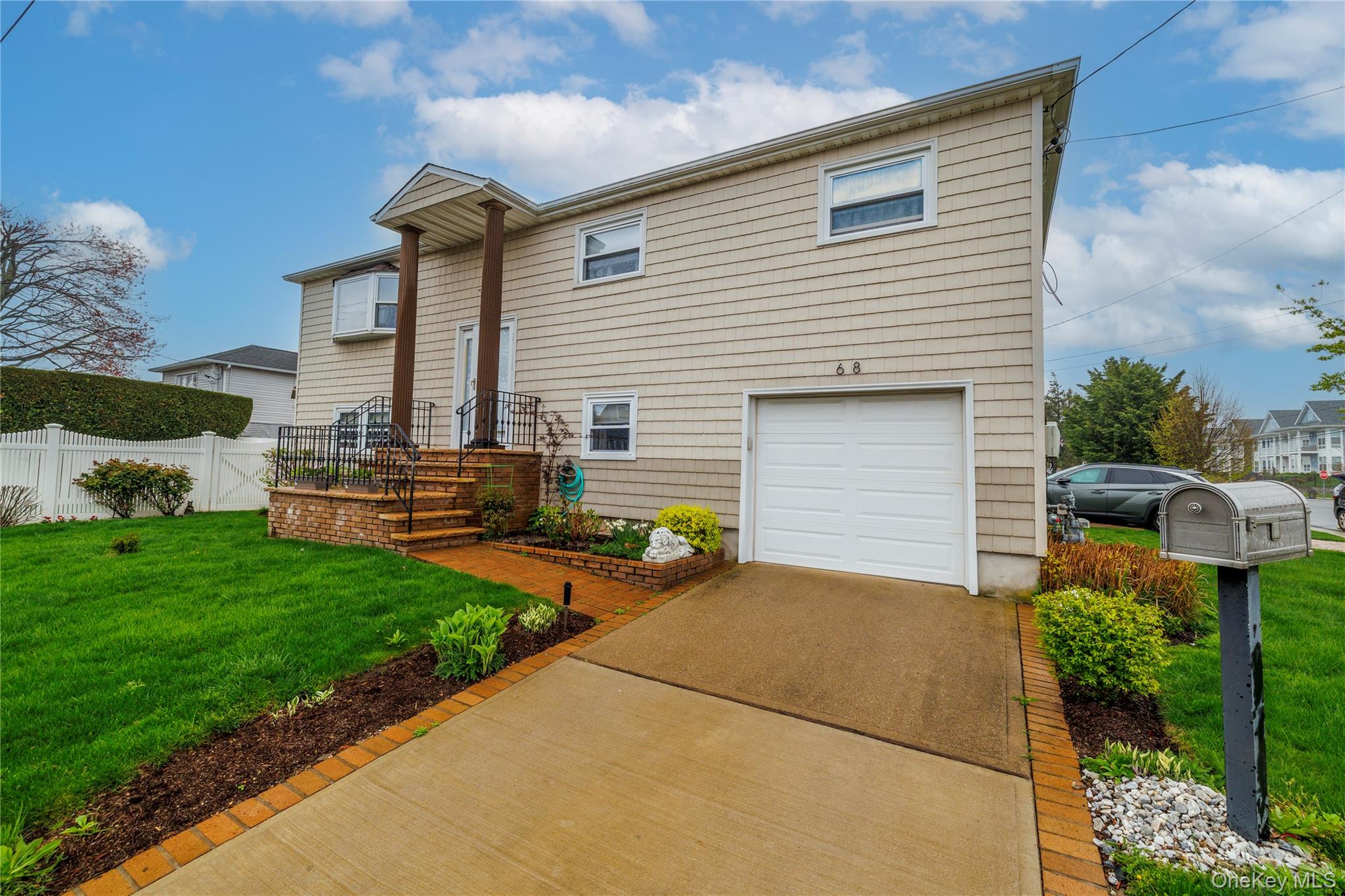 #1 photo, 68 Lincoln Avenue, Island Park , NY 11558