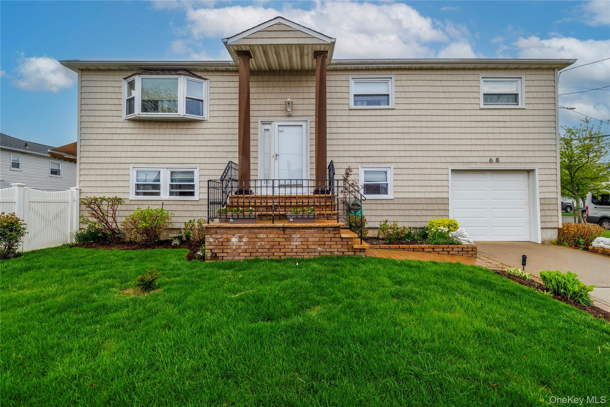 #2 photo, 68 Lincoln Avenue, Island Park , NY 11558