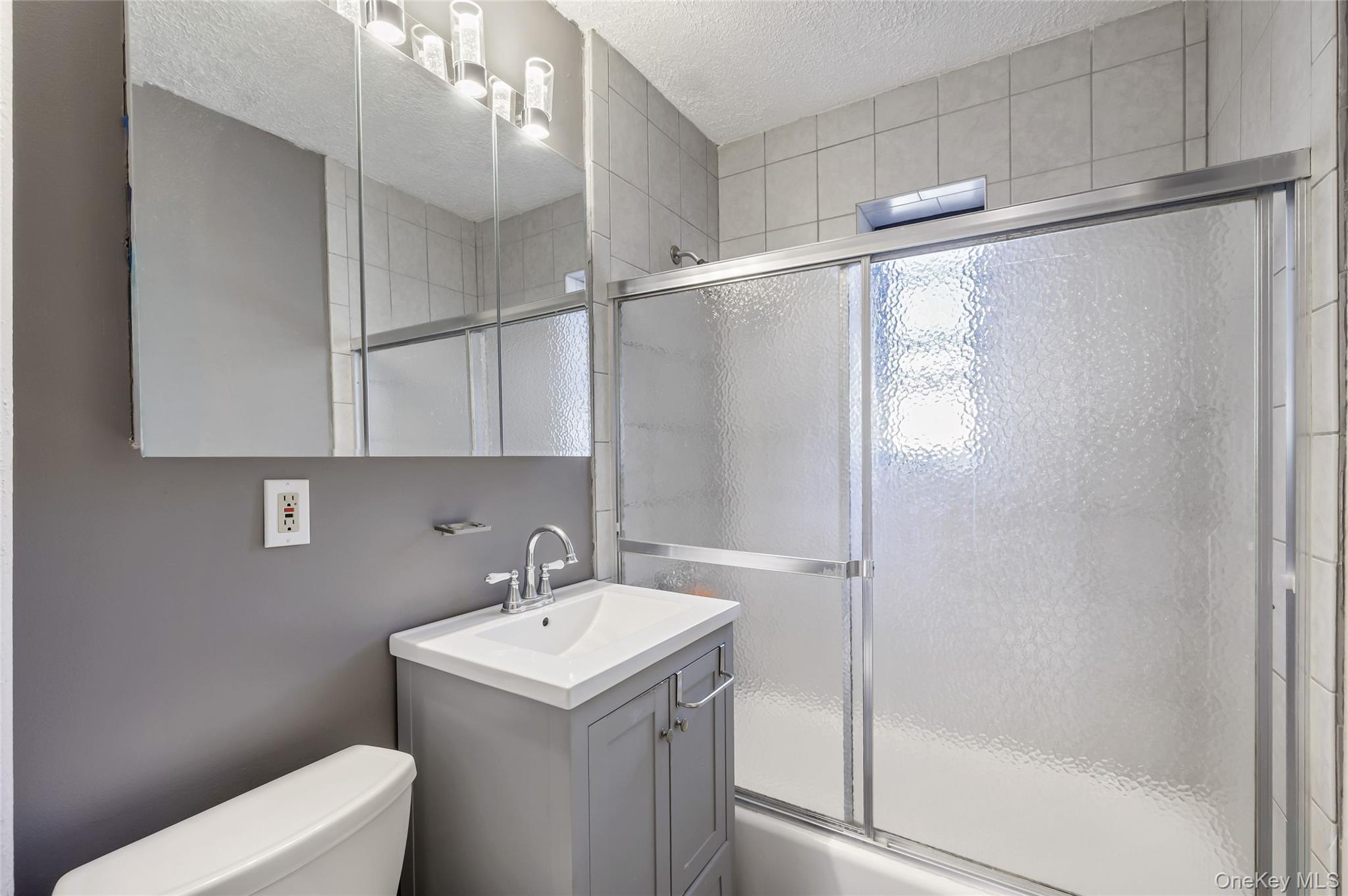 #10 photo, 19 Manchester Road, Eastchester , NY 10709