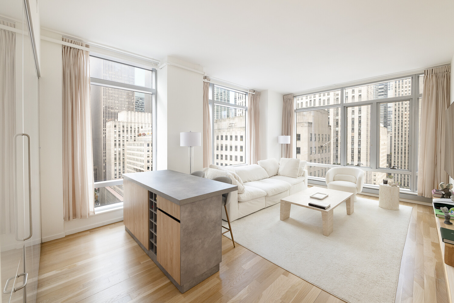 #1 photo, 18 W 48TH Street, Midtown , NY 10036