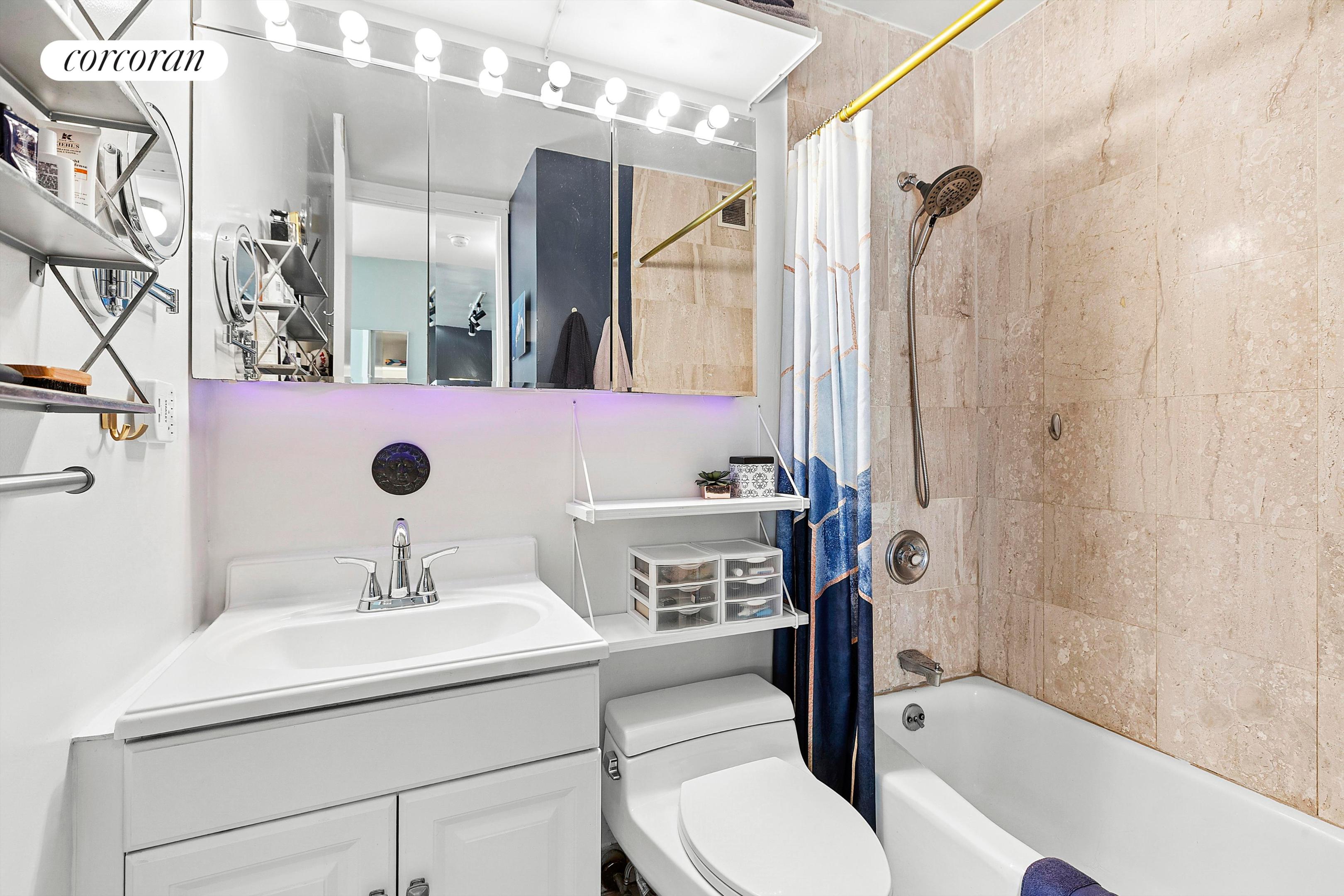 #5 photo, 350 W 50TH Street, Hells Kitchen , NY 10019