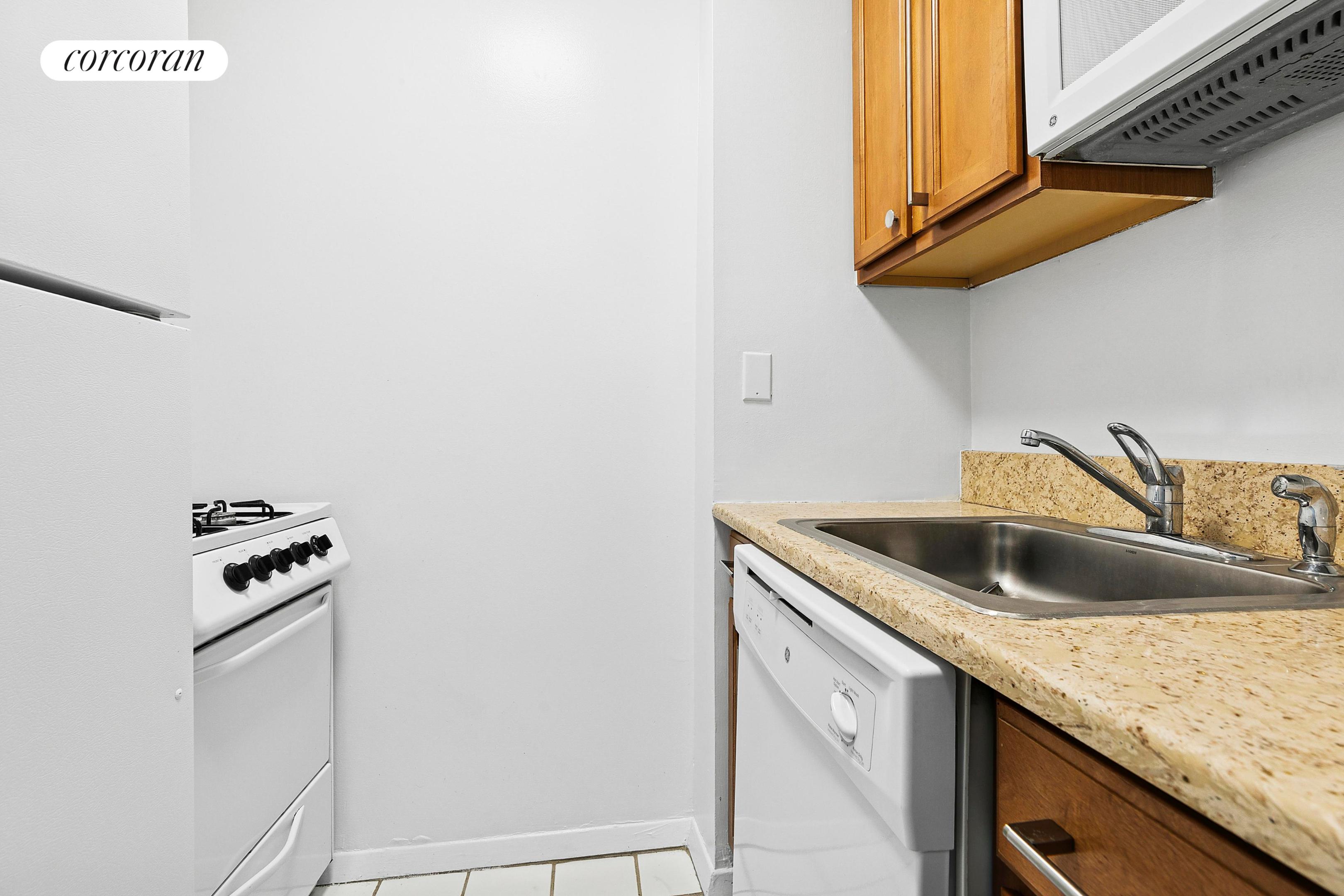#5 photo, 350 W 50TH Street, Hells Kitchen , NY 10019