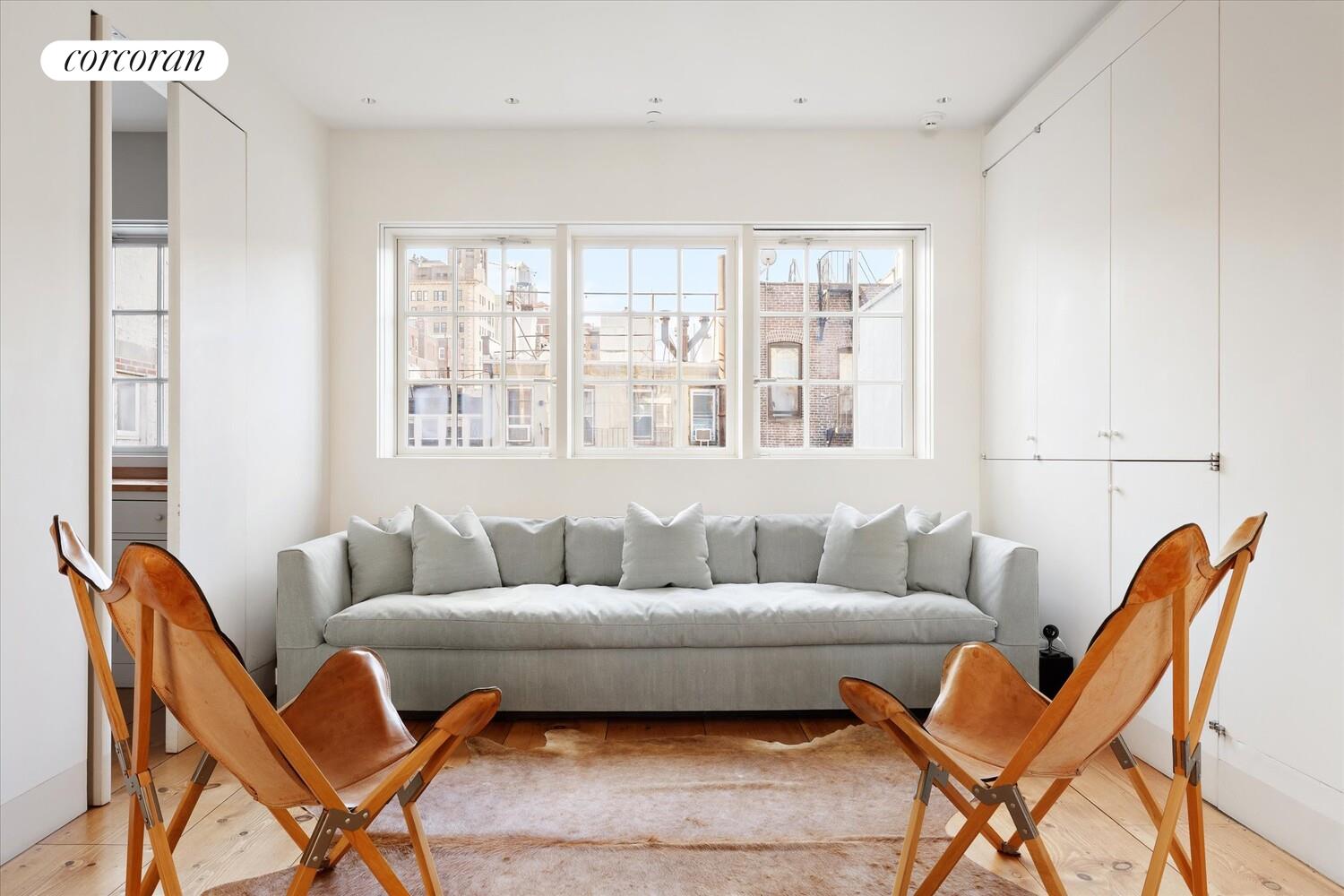 #10 photo, 52 W 9TH Street, Greenwich Village , NY 10011