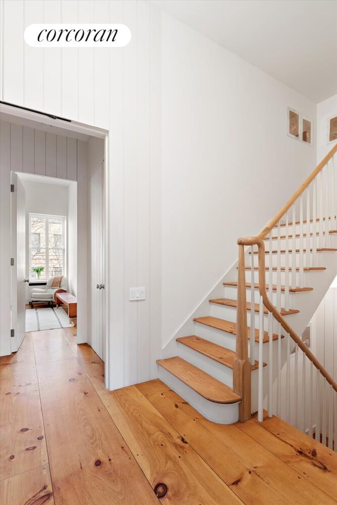 #13 photo, 52 W 9TH Street, Greenwich Village , NY 10011