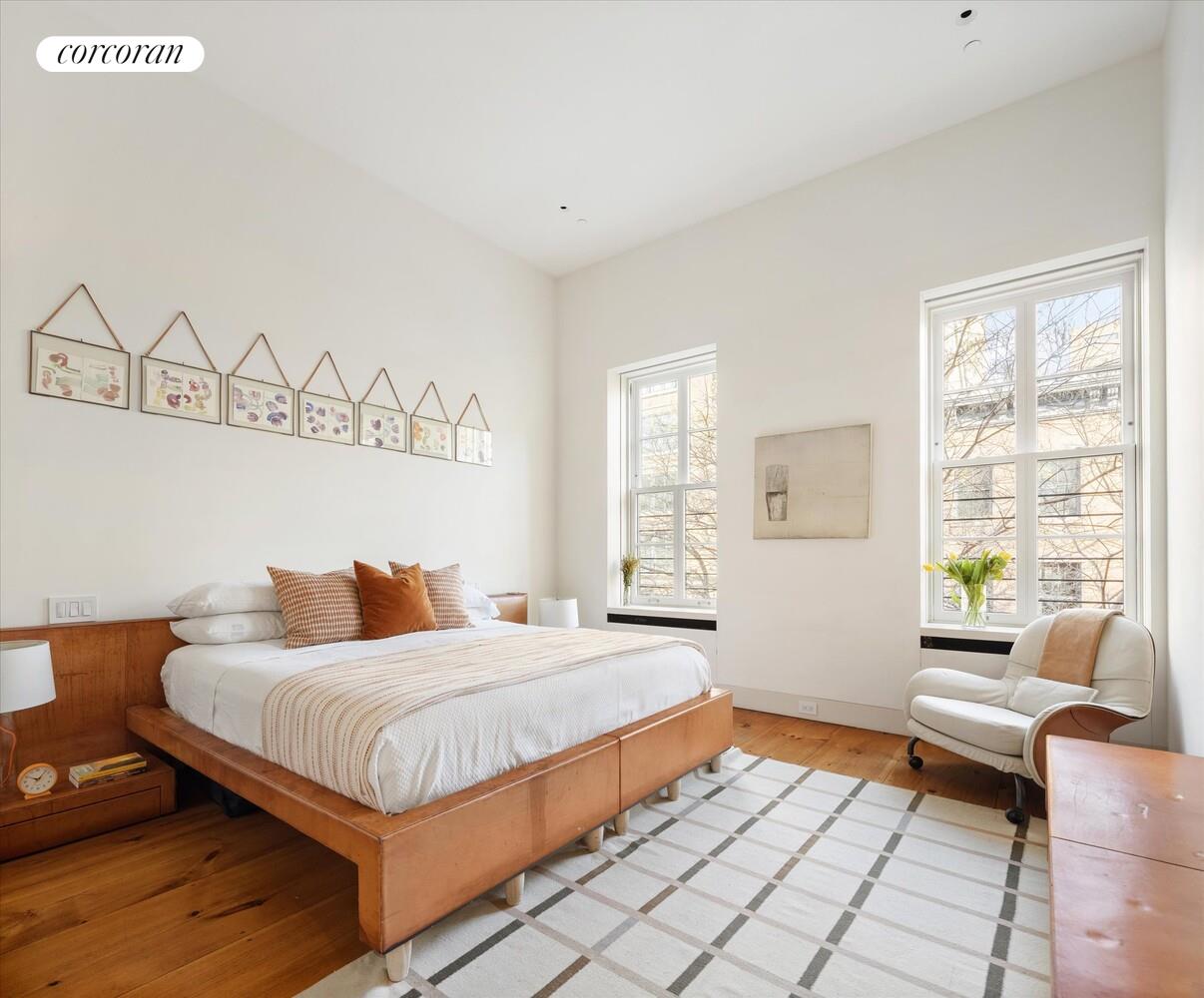 #14 photo, 52 W 9TH Street, Greenwich Village , NY 10011