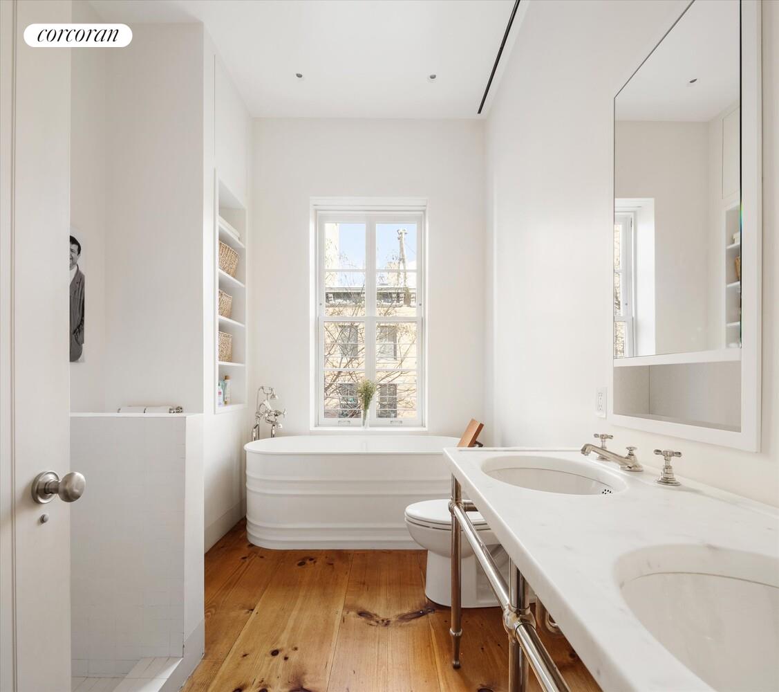 #15 photo, 52 W 9TH Street, Greenwich Village , NY 10011