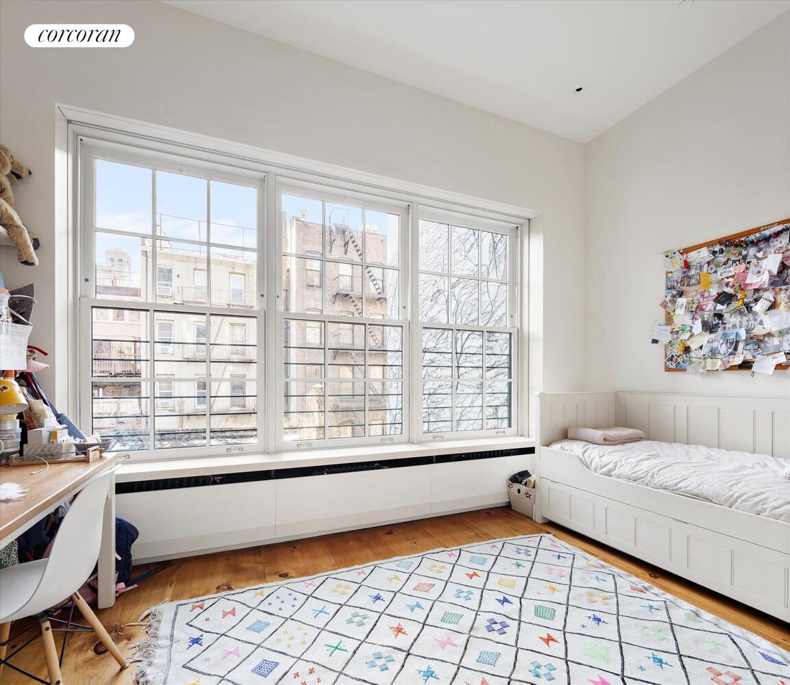 #16 photo, 52 W 9TH Street, Greenwich Village , NY 10011