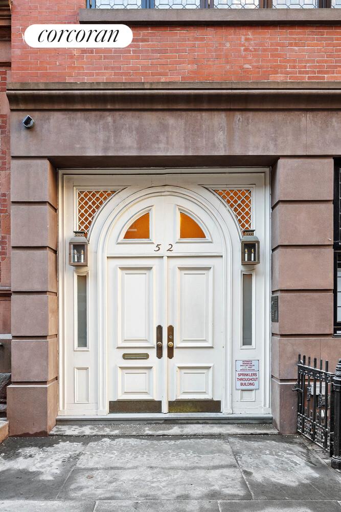 #19 photo, 52 W 9TH Street, Greenwich Village , NY 10011