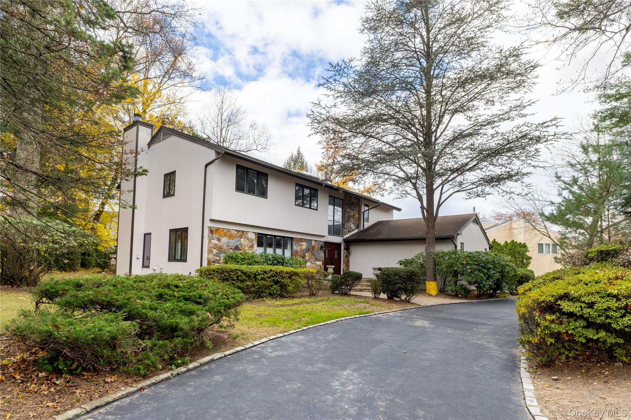#1 photo, 12 Bolton Drive, Manhasset , NY 11030