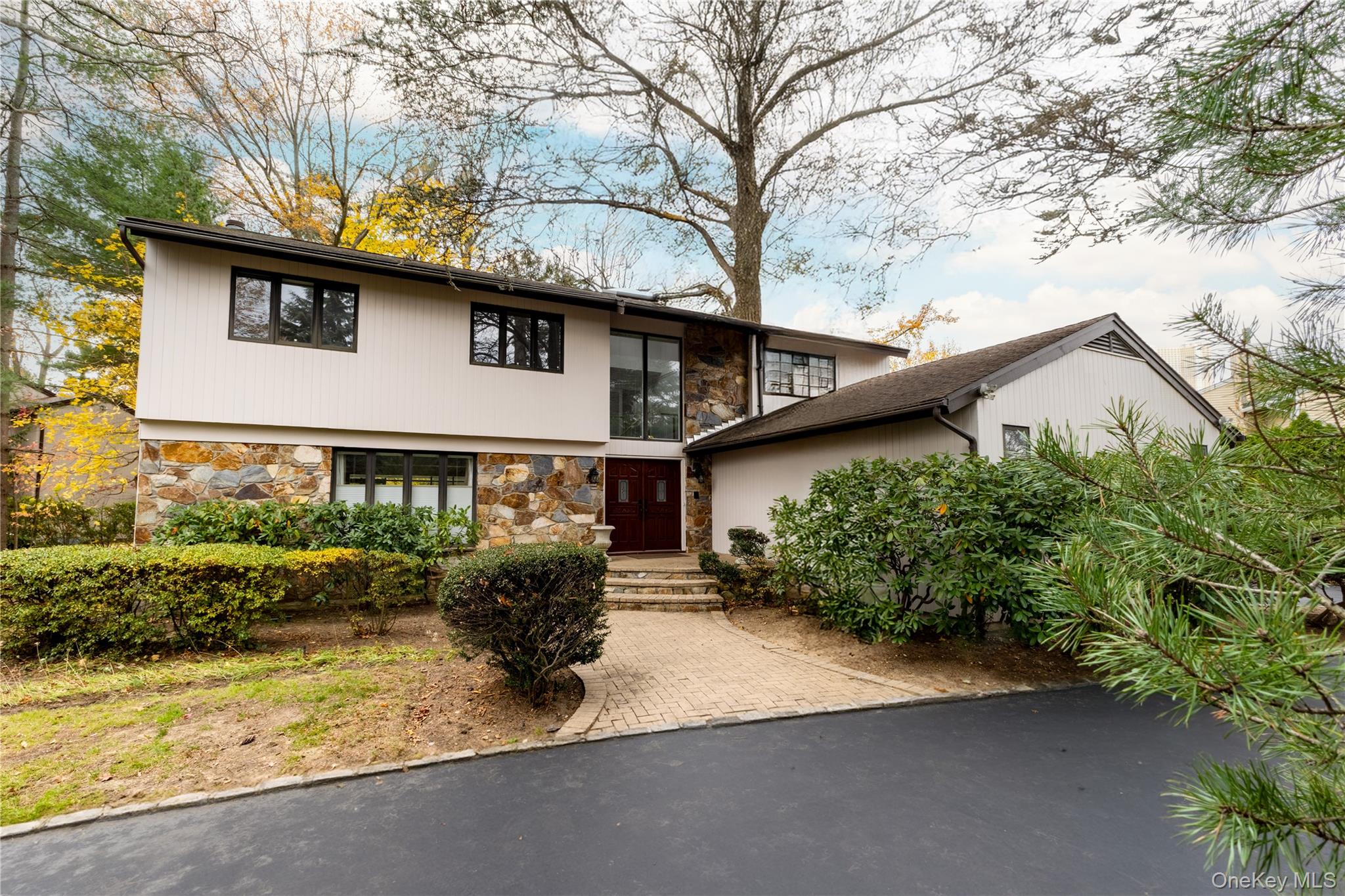 #2 photo, 12 Bolton Drive, Manhasset , NY 11030