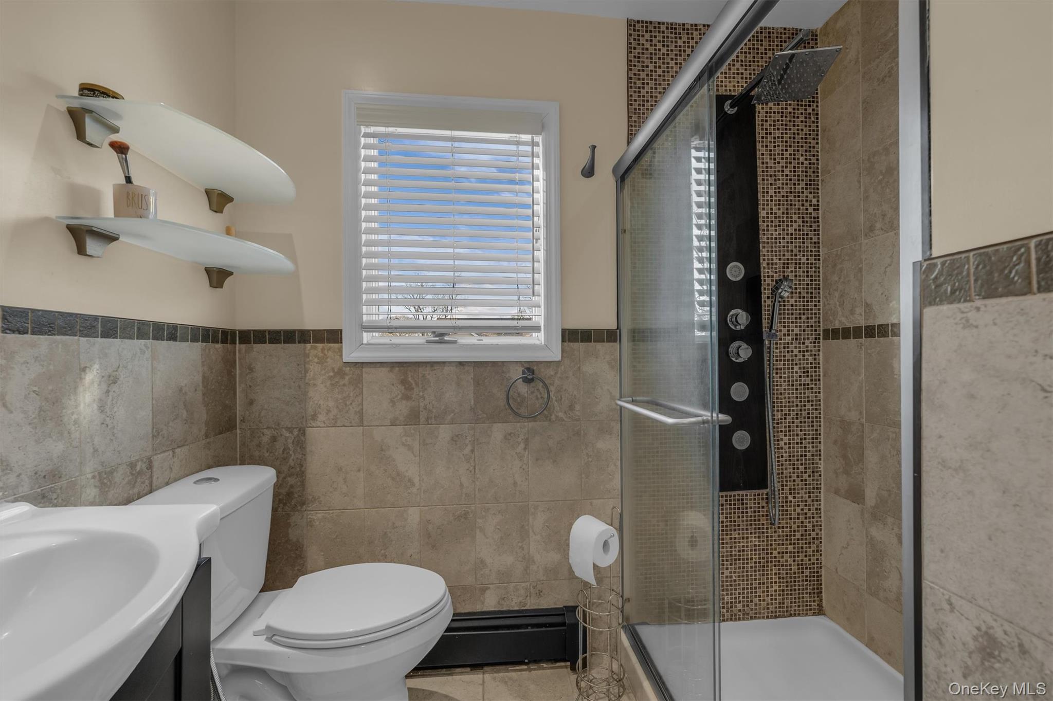 #11 photo, 95 Liberty Boulevard, ناسو Valley Stream , NY 11580