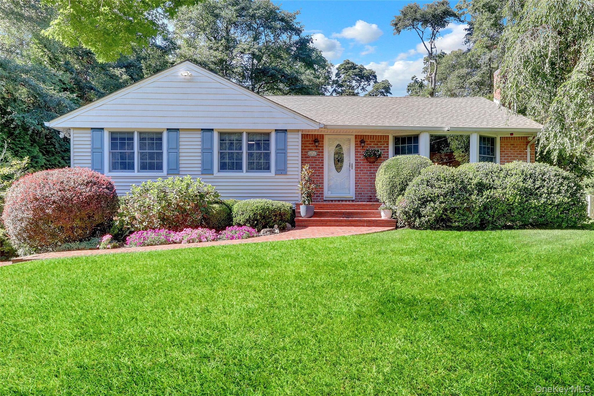 #1 photo, 5 Robin Lane, Huntington , NY 11743