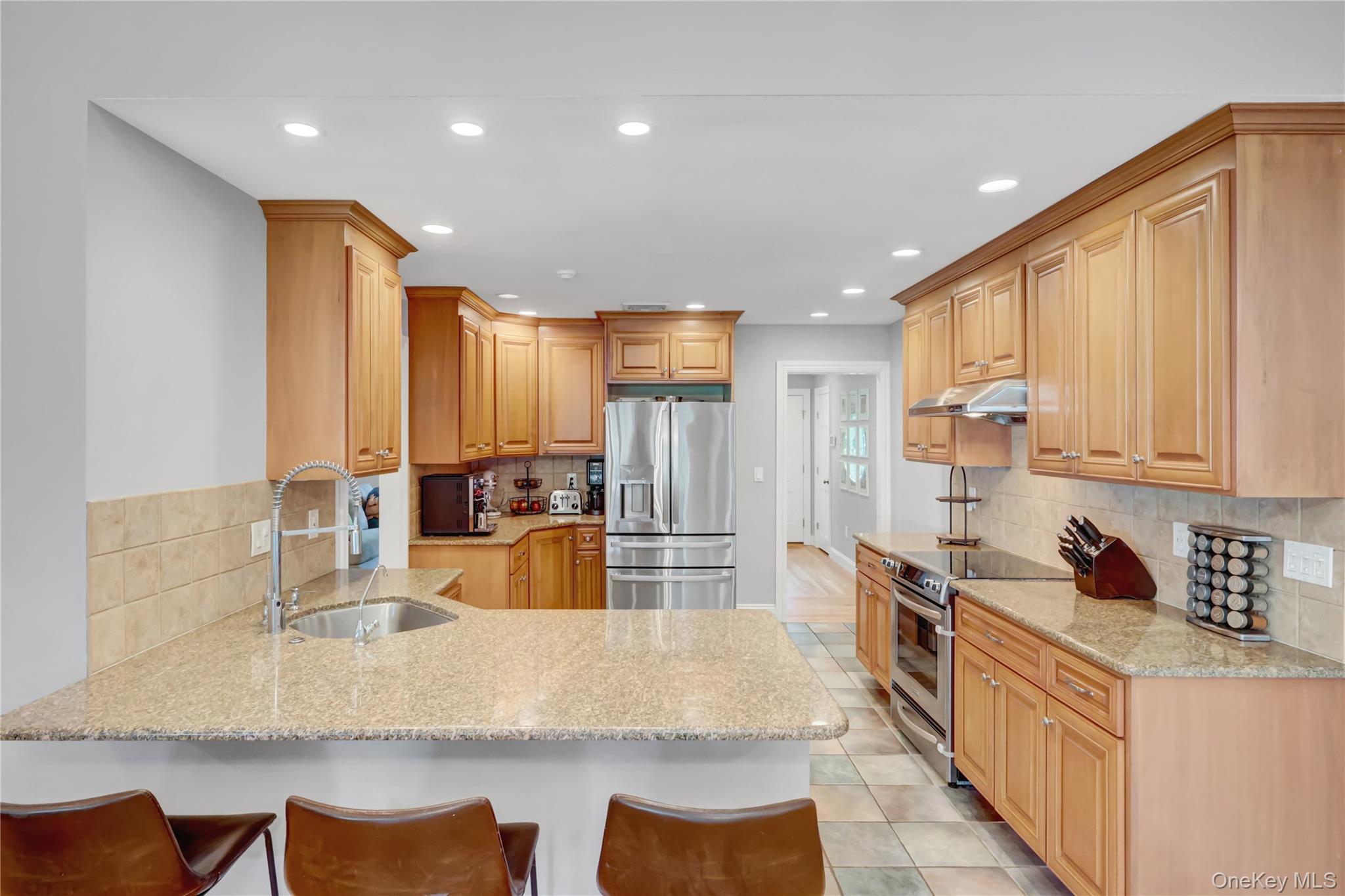 #16 photo, 5 Robin Lane, Huntington , NY 11743