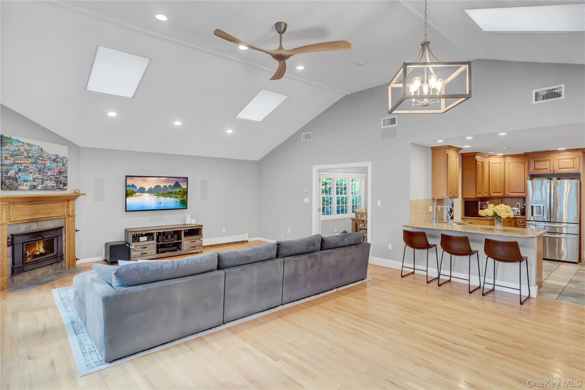 #17 photo, 5 Robin Lane, Huntington , NY 11743