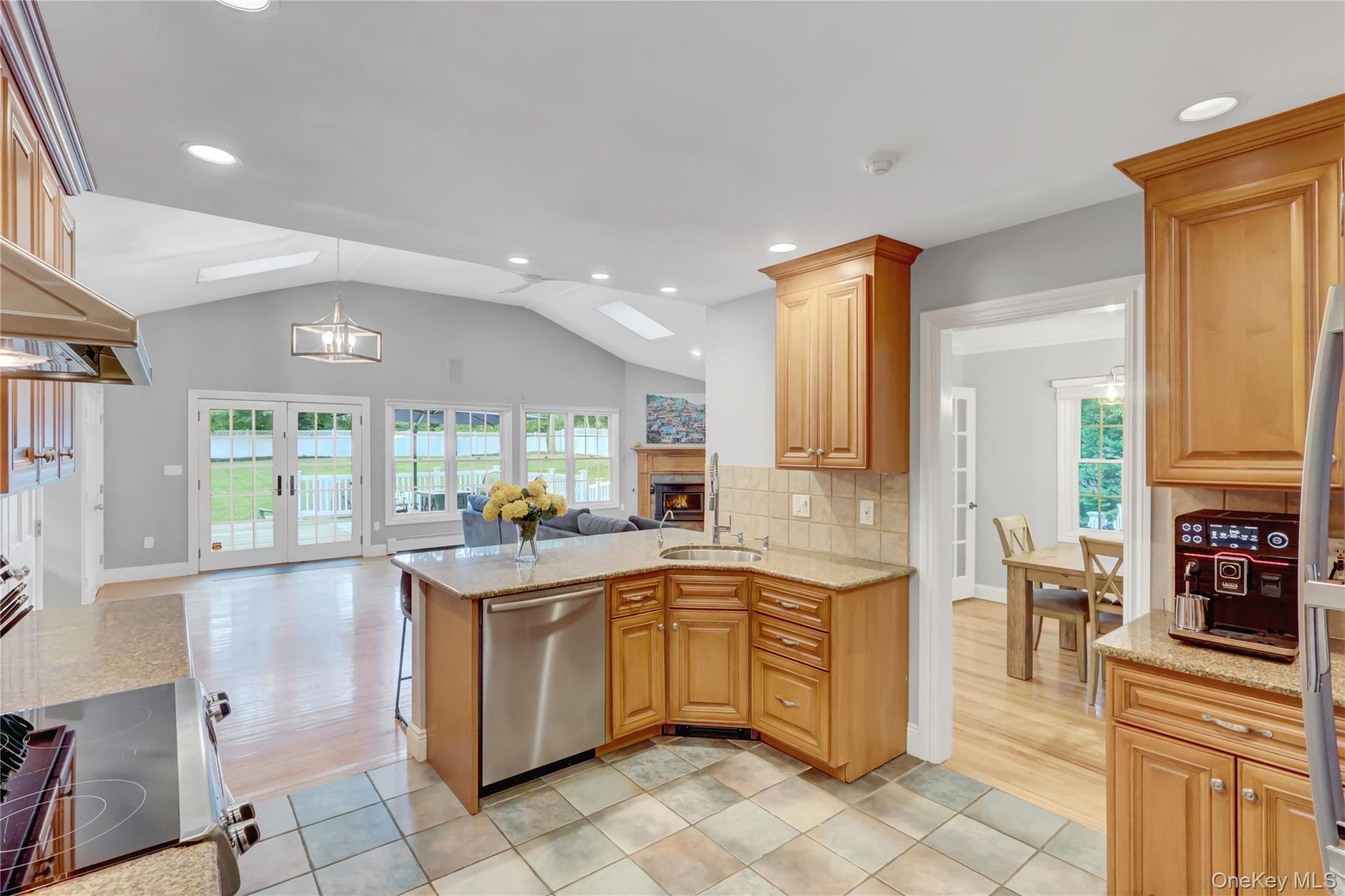 #18 photo, 5 Robin Lane, Huntington , NY 11743