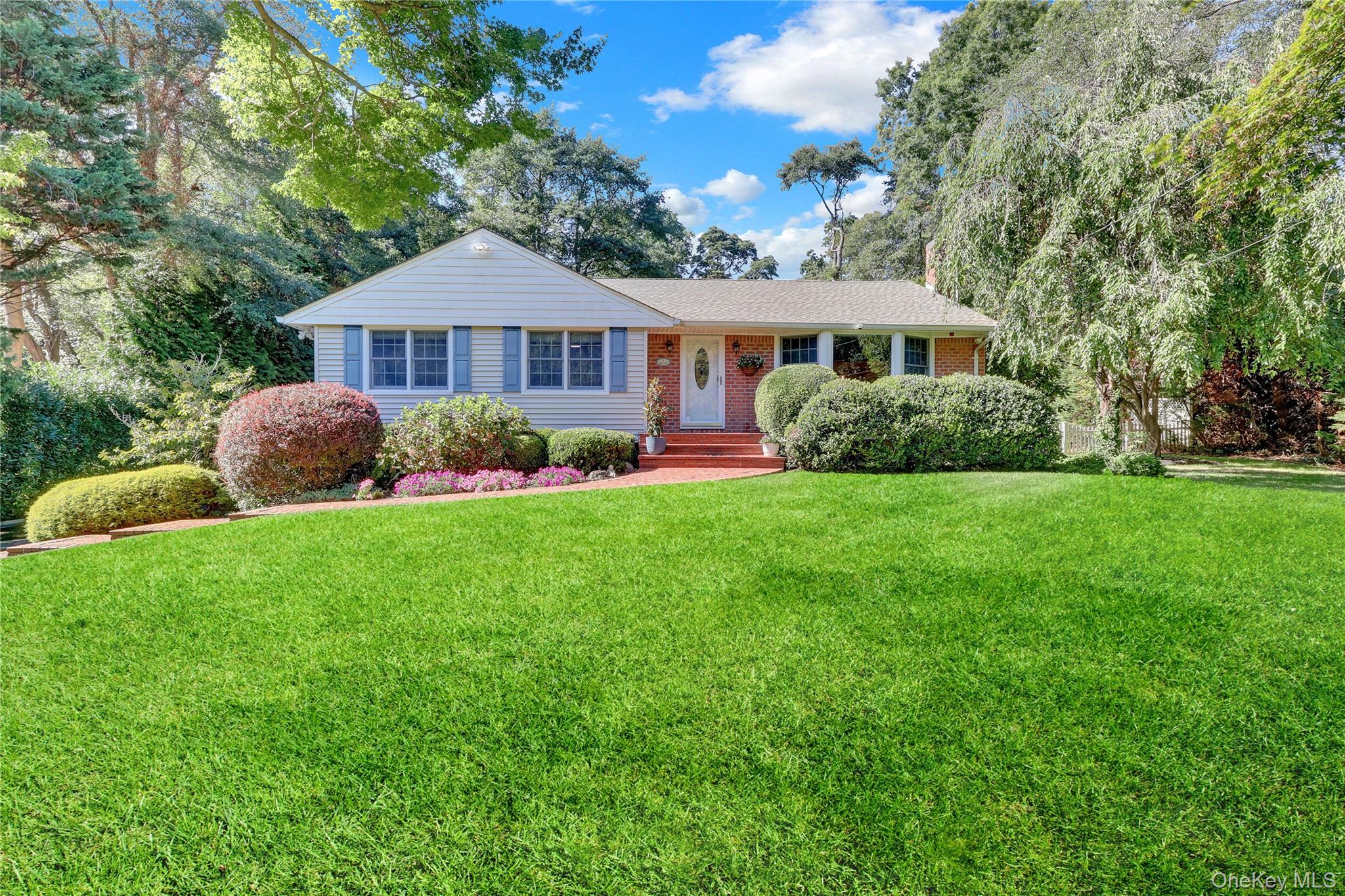 #2 photo, 5 Robin Lane, Huntington , NY 11743