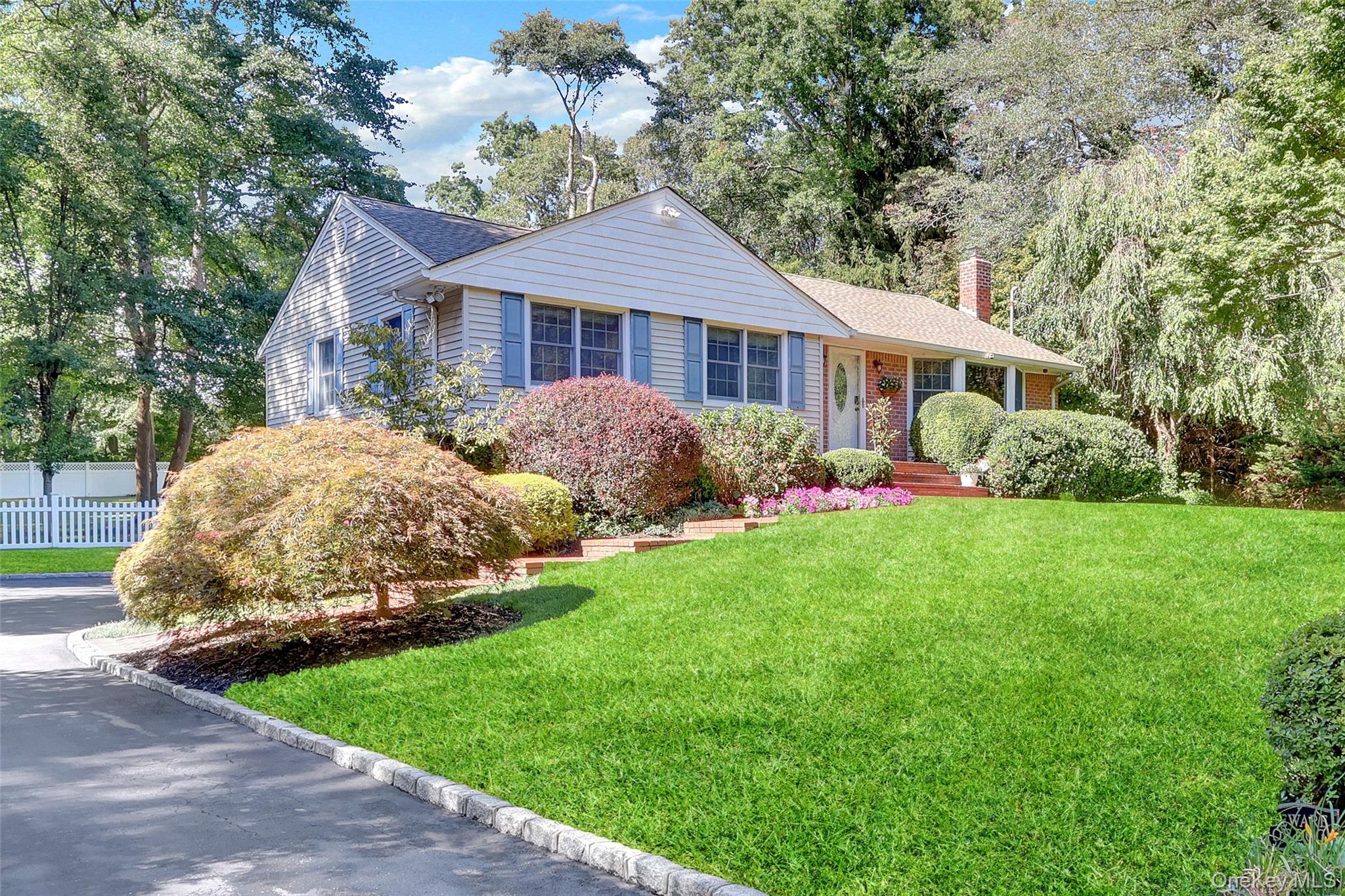 #3 photo, 5 Robin Lane, Huntington , NY 11743