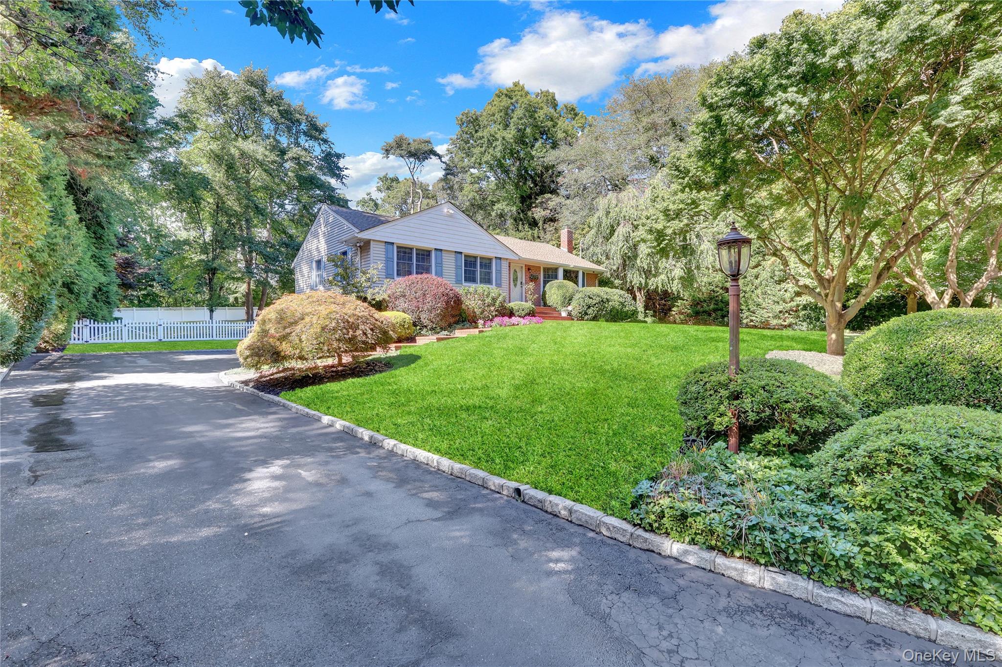 #4 photo, 5 Robin Lane, Huntington , NY 11743