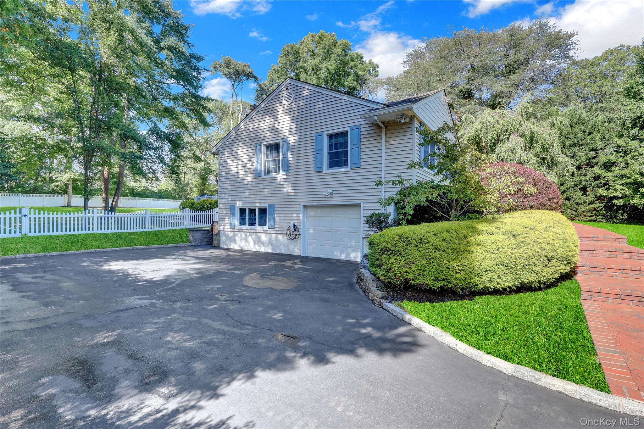 #5 photo, 5 Robin Lane, Huntington , NY 11743