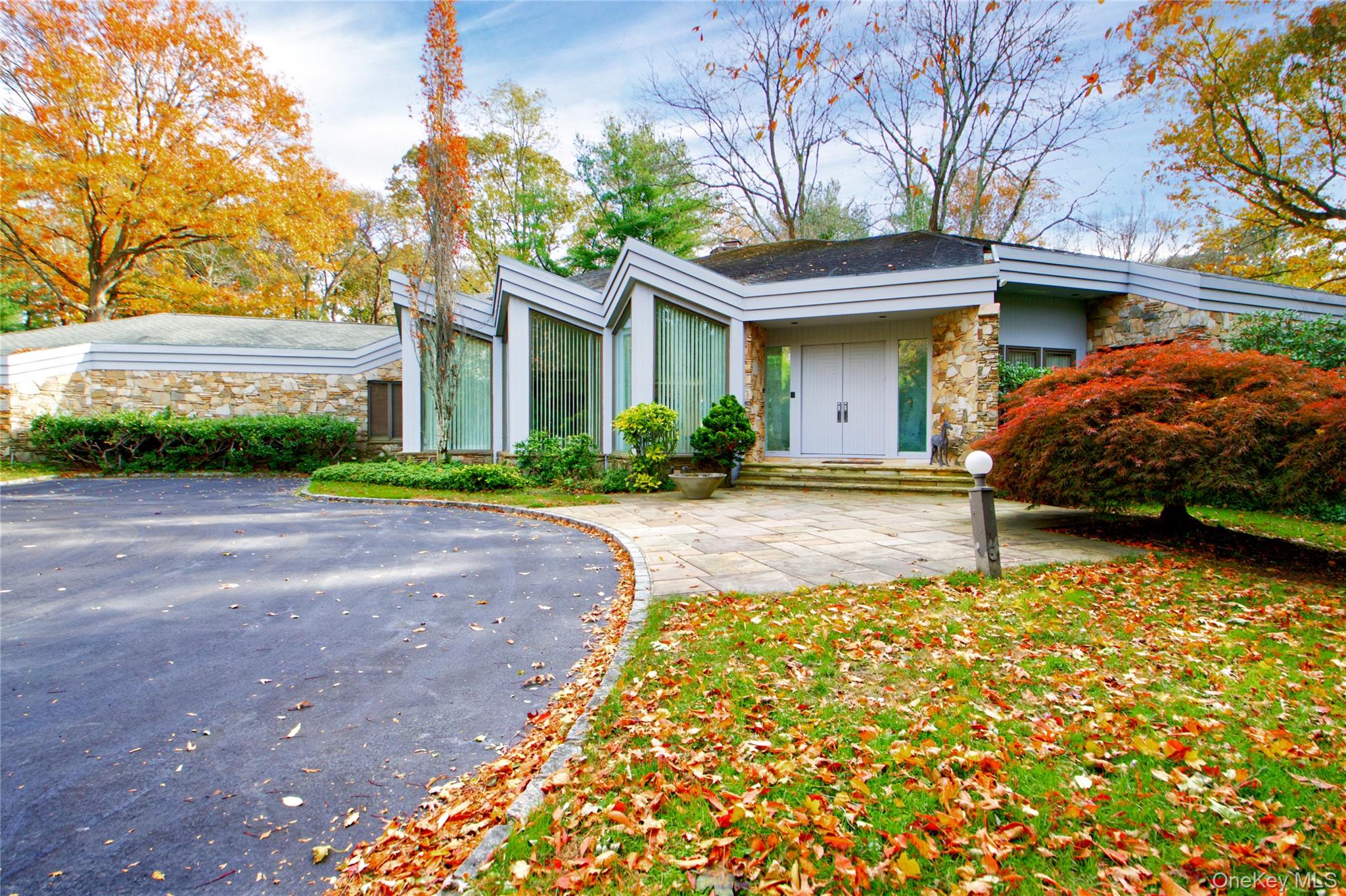 #1 photo, 7 Pin Oak Court, Old Brookville , NY 11545